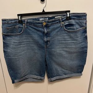 Code Bleu Classic Bermuda denim shorts, size 24W